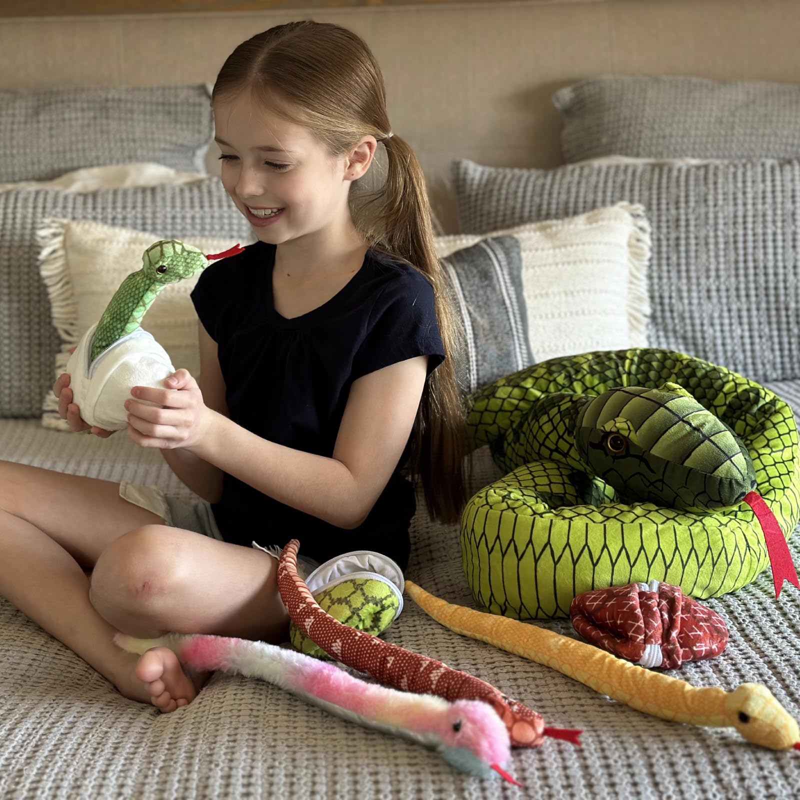 MaoGoLan snake belly zipper storage for easy toy organization.
