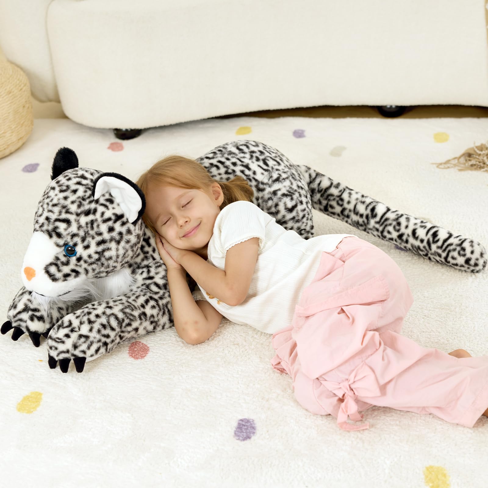 MaoGoLan snow leopard plush detail highlights lifelike facial features for visual appeal.