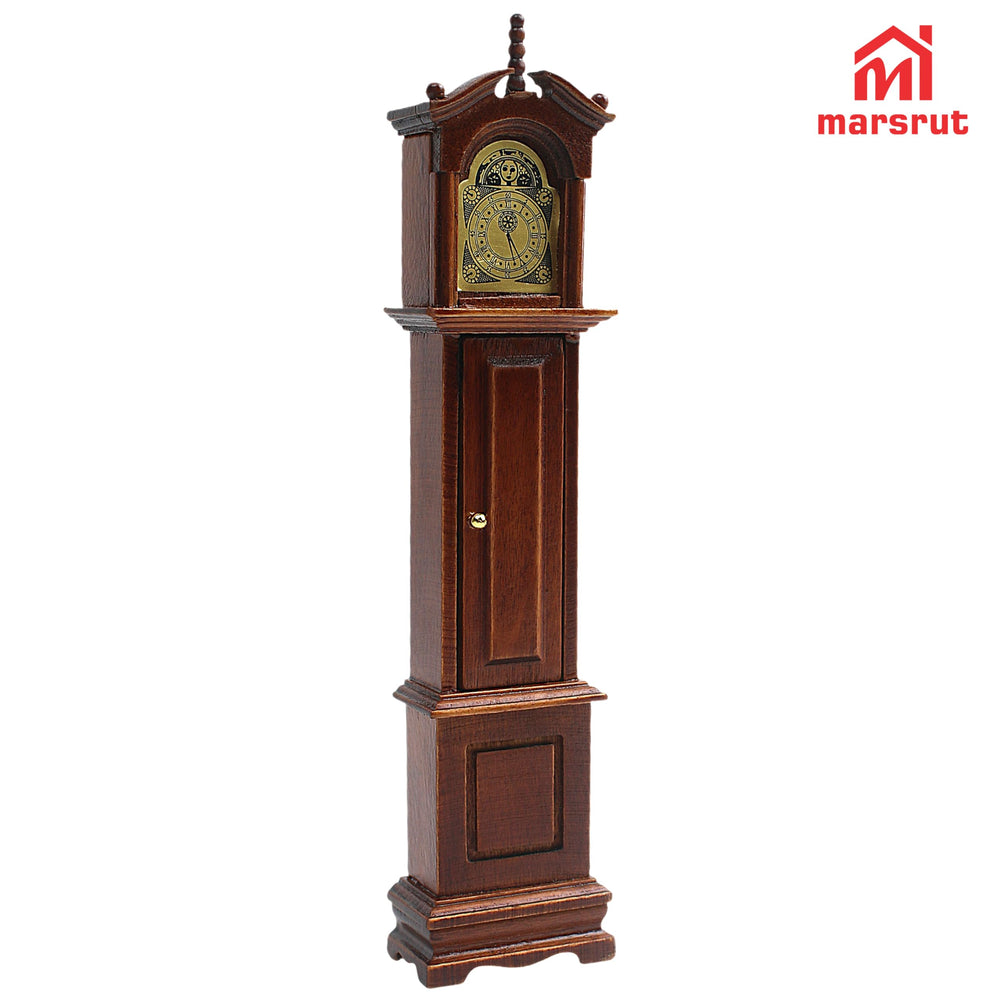 Marsrut compact clock suitable for small bedroom or kitchen dioramas.