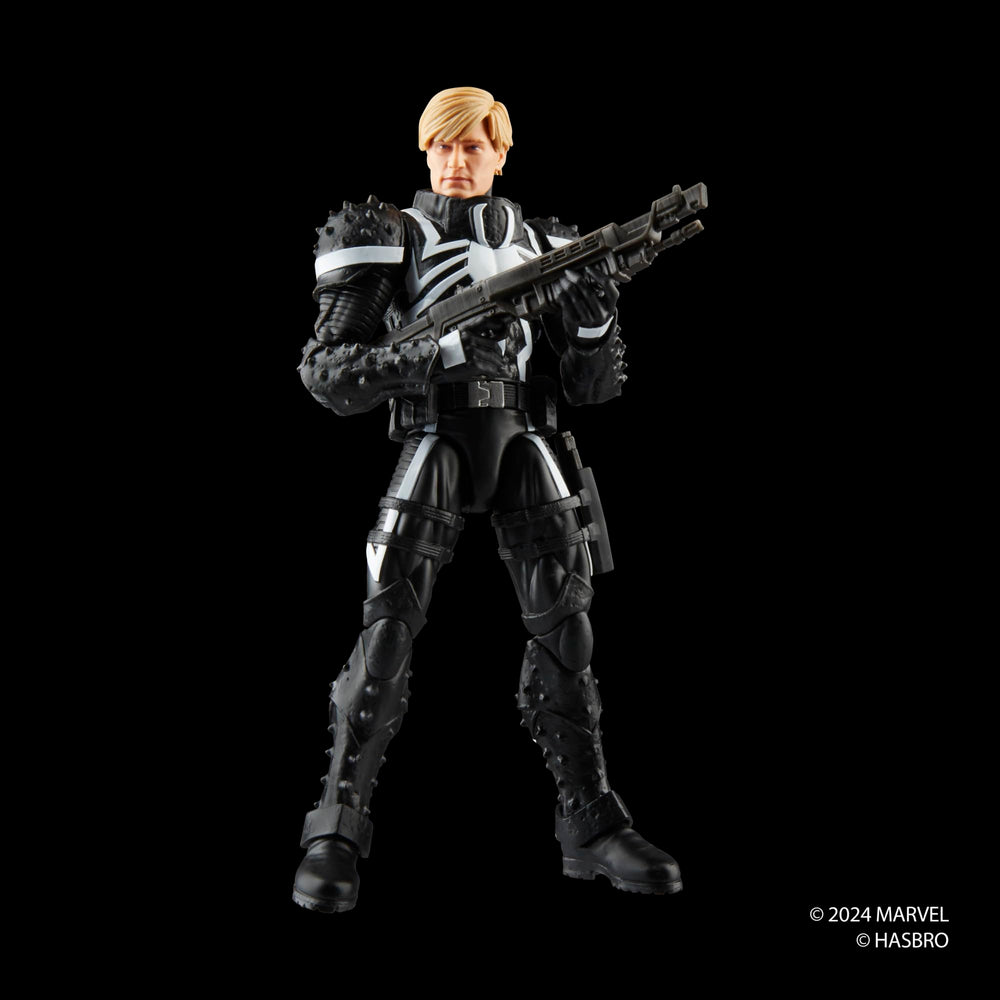 Marvel Agent Venom: accessories include weapons for authentic display.