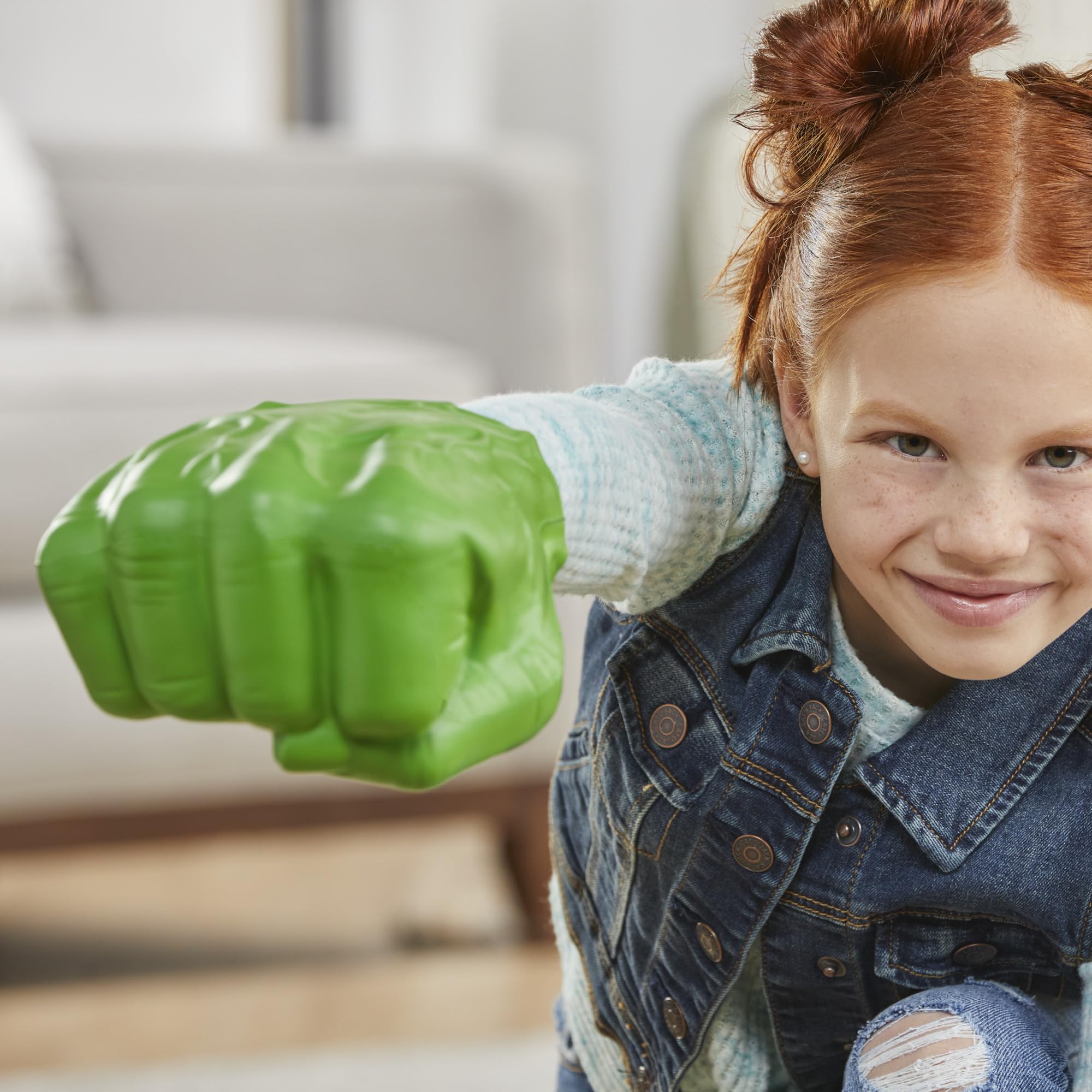 Marvel Hulk Gamma Smash Fists inner grip bands ensure comfortable play during battles.