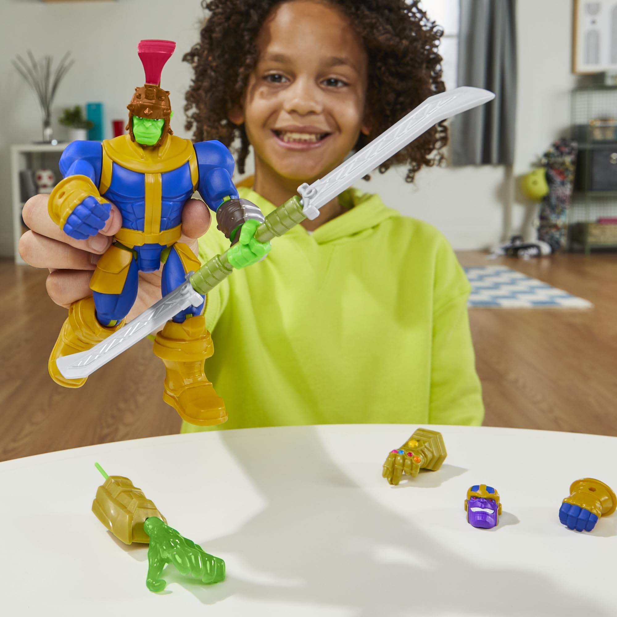 Marvel MixMashers green claw projectile adds surprise play moments.