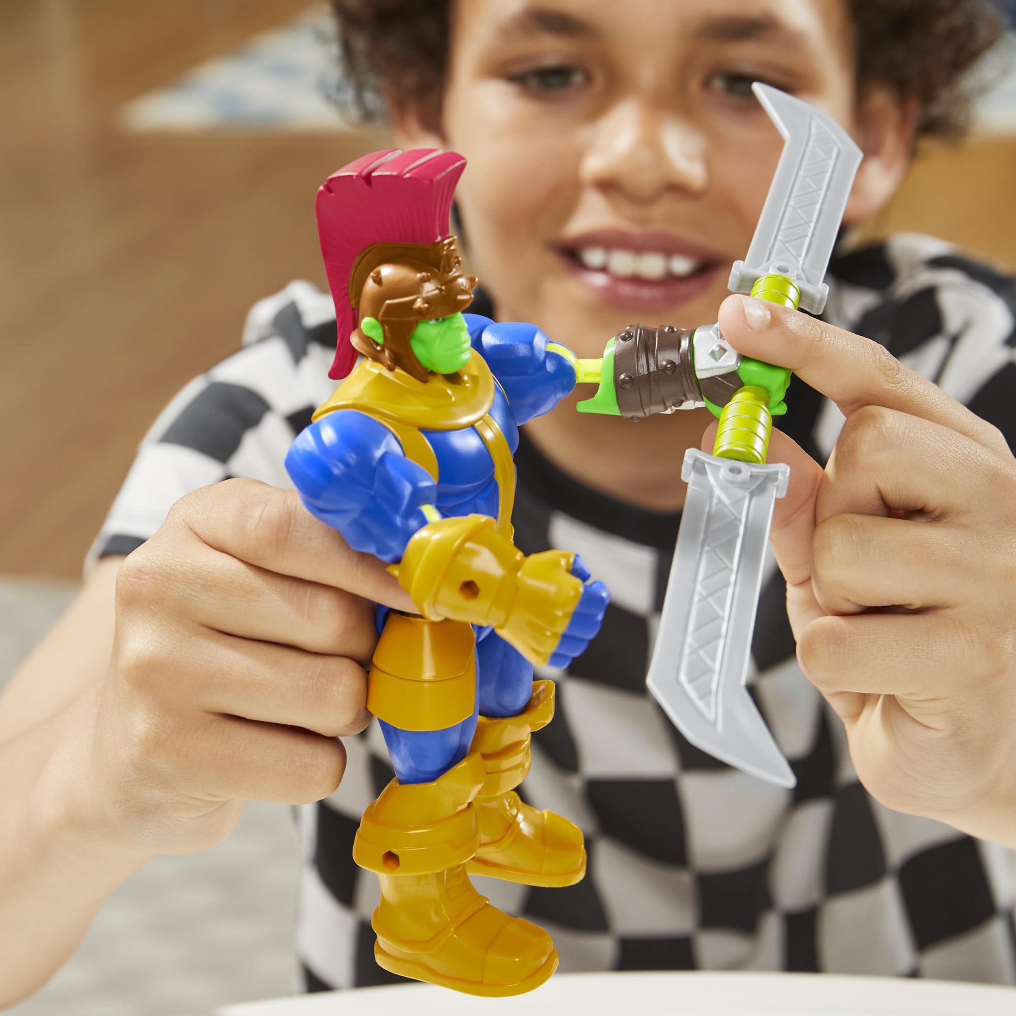 Marvel MixMashers Infinity Gauntlet accessory for powered-up combinations.