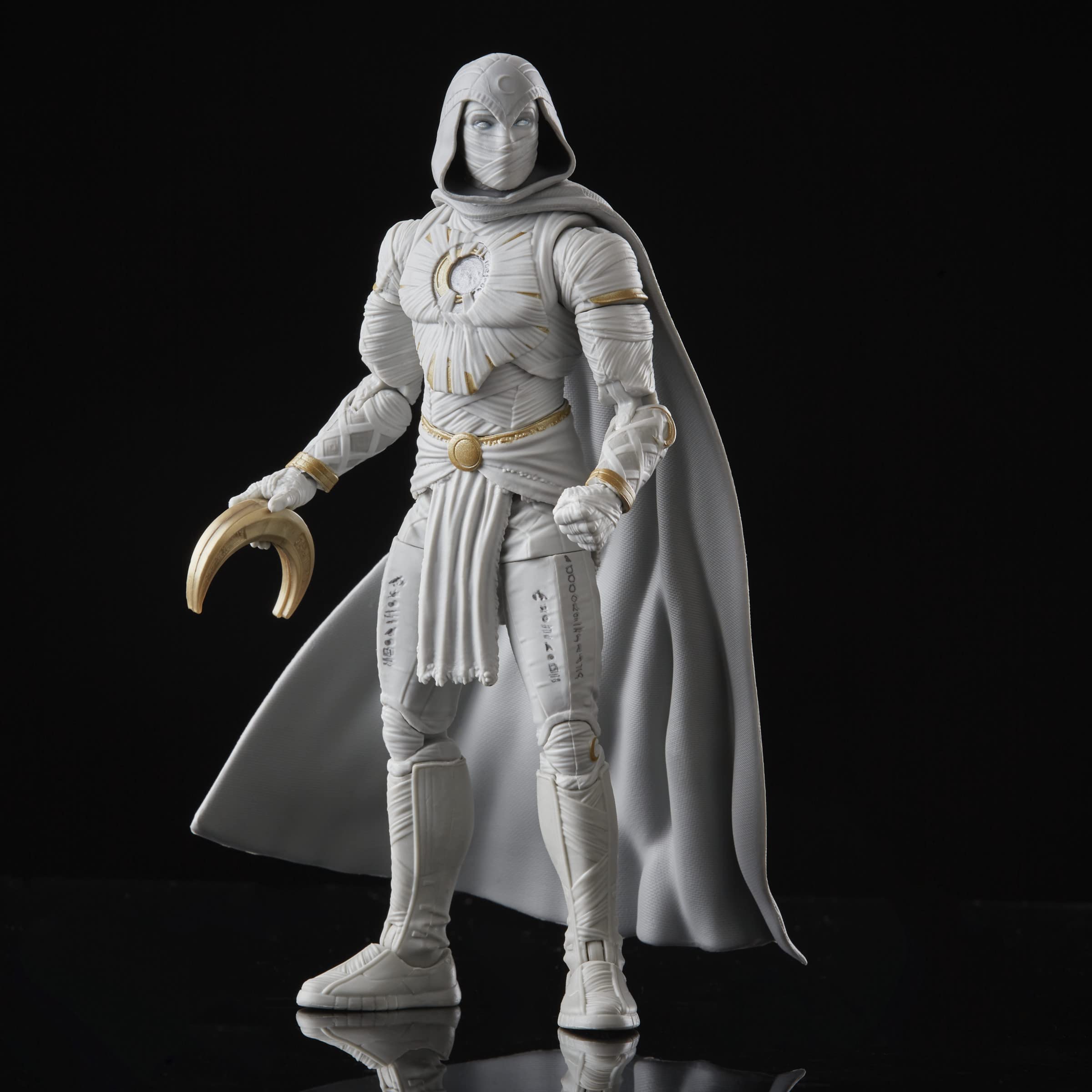 Marvel Moon Knight figure featuring MCU-inspired premium detail for display.