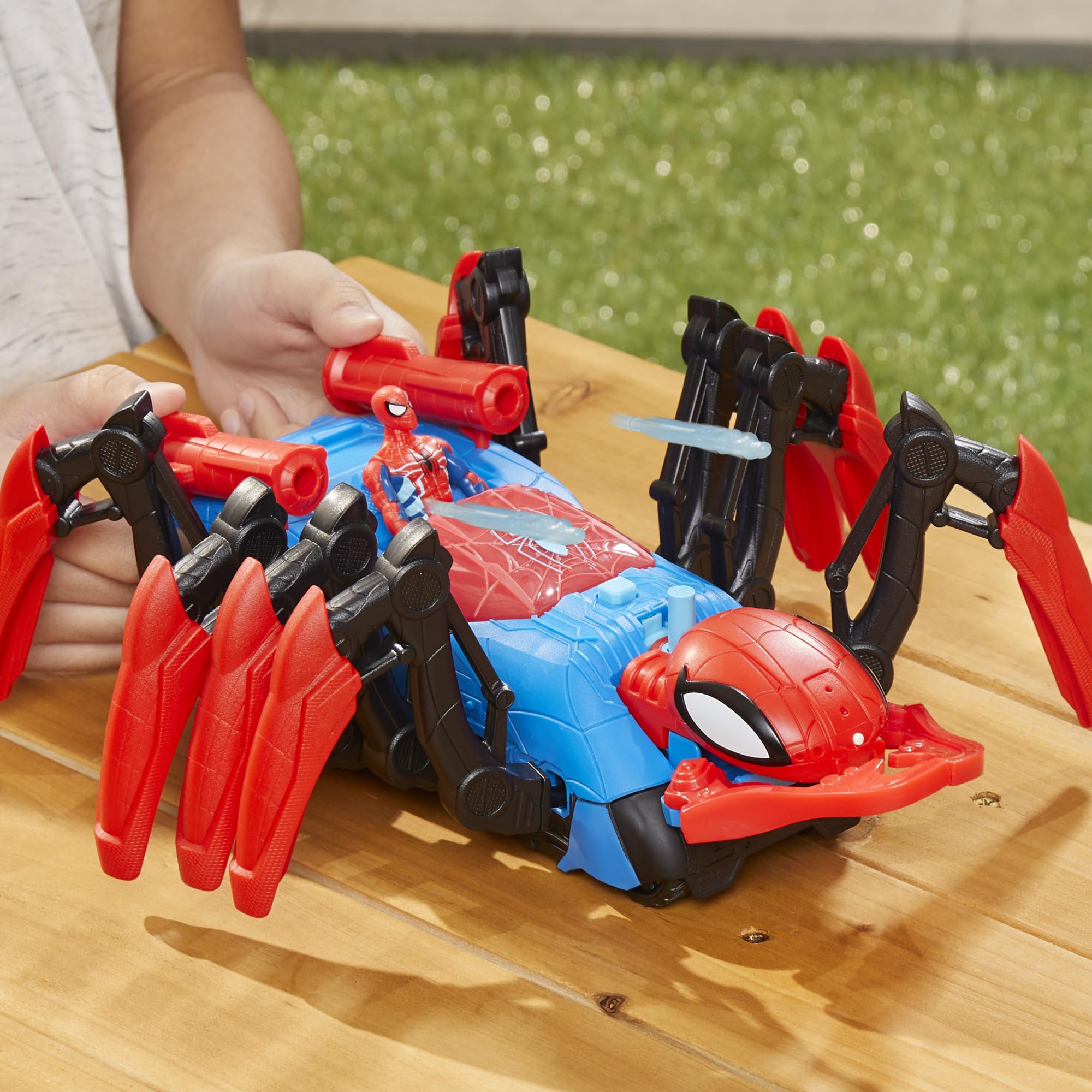 Spider-Man water blast head detach feature for spray play