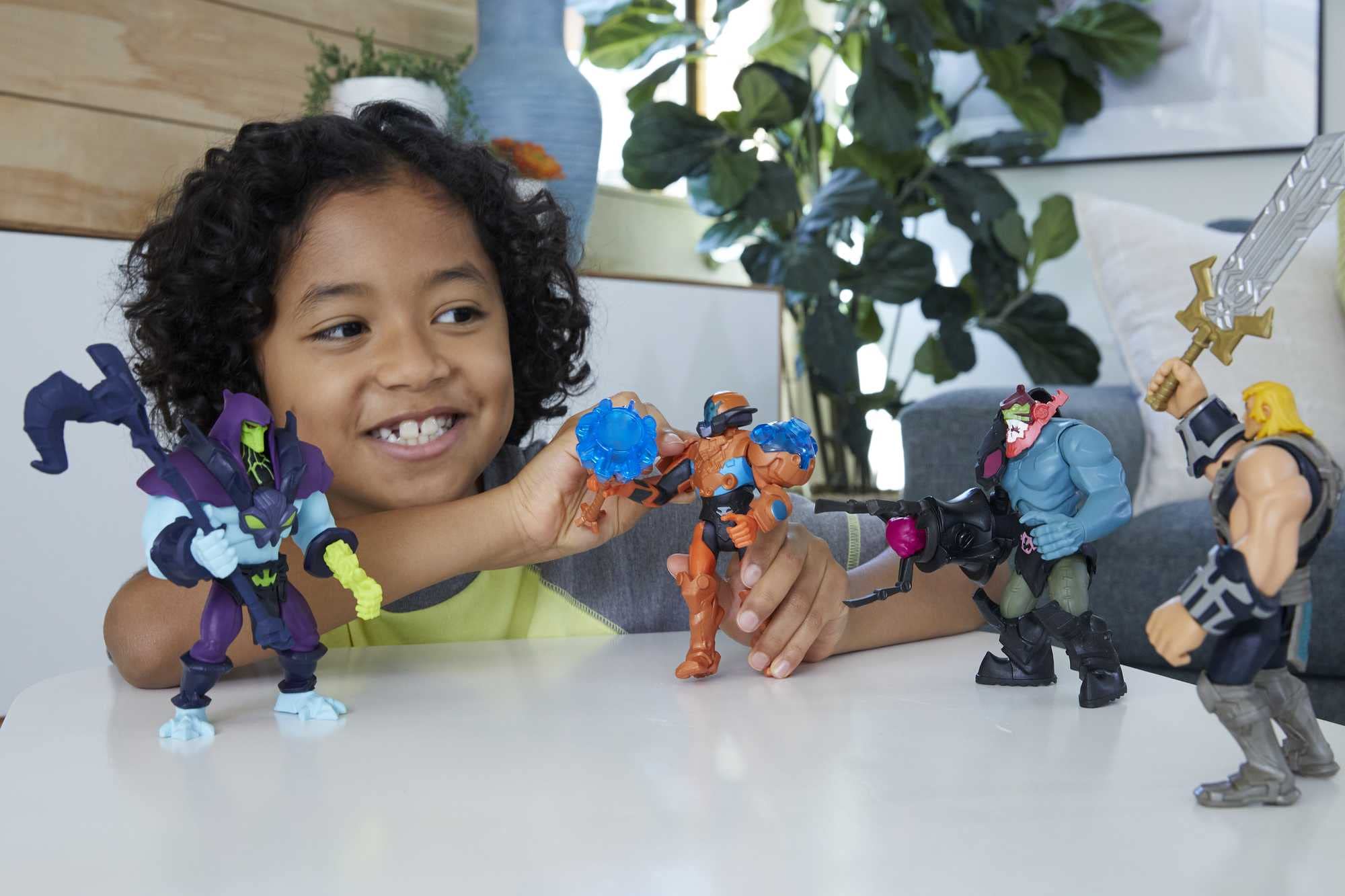 Masters of the Universe He-Man hero pose invites imaginative storytelling and display.