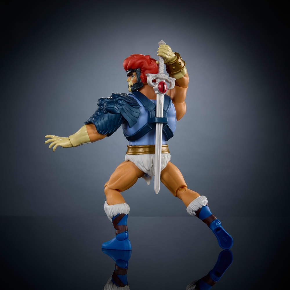 Shoulder armor and claw shield add proportion and flair.
