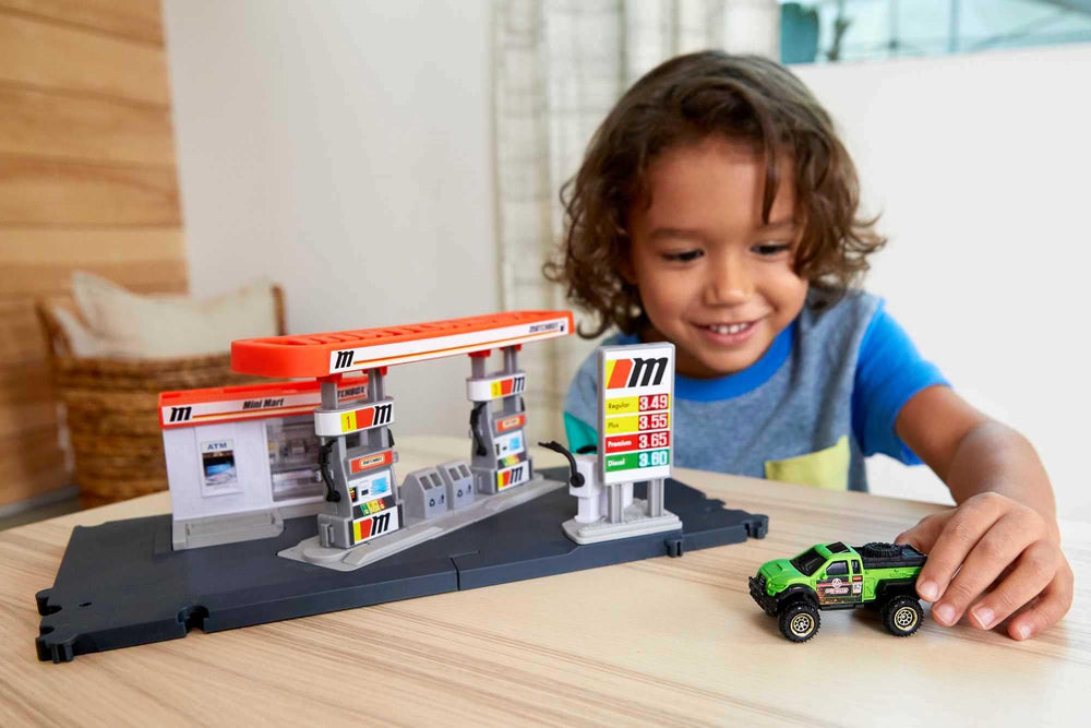 Matchbox Action Drivers 1:64 scale car fits perfect for imaginative street scenes