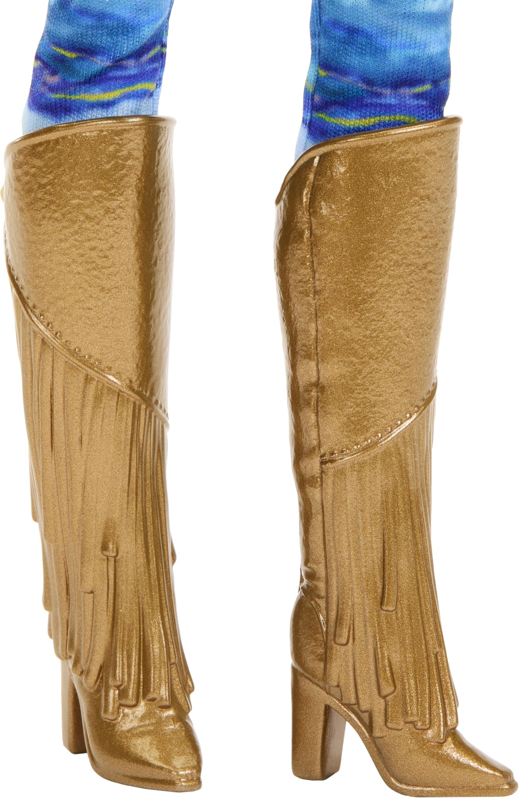 Uma scaly top with knee-high boots, authentic movie-inspired style for adventures.