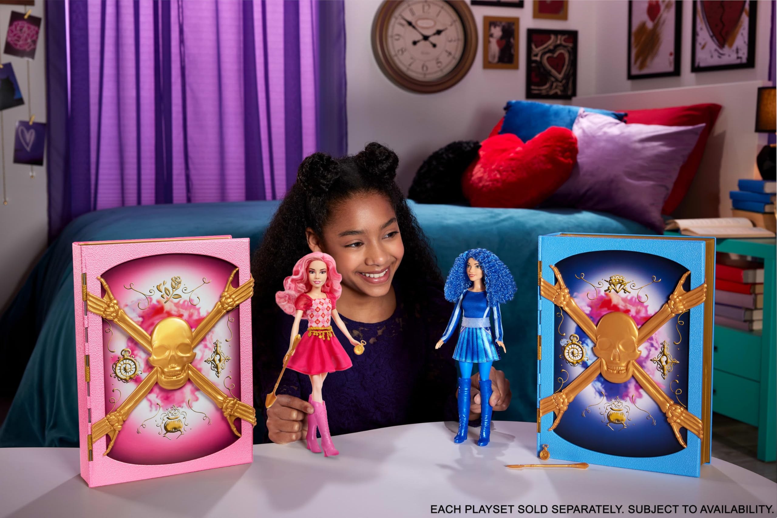 Mattel Disney Descendants Rise of Red cauldron demonstrates fizz and slime magic for play.