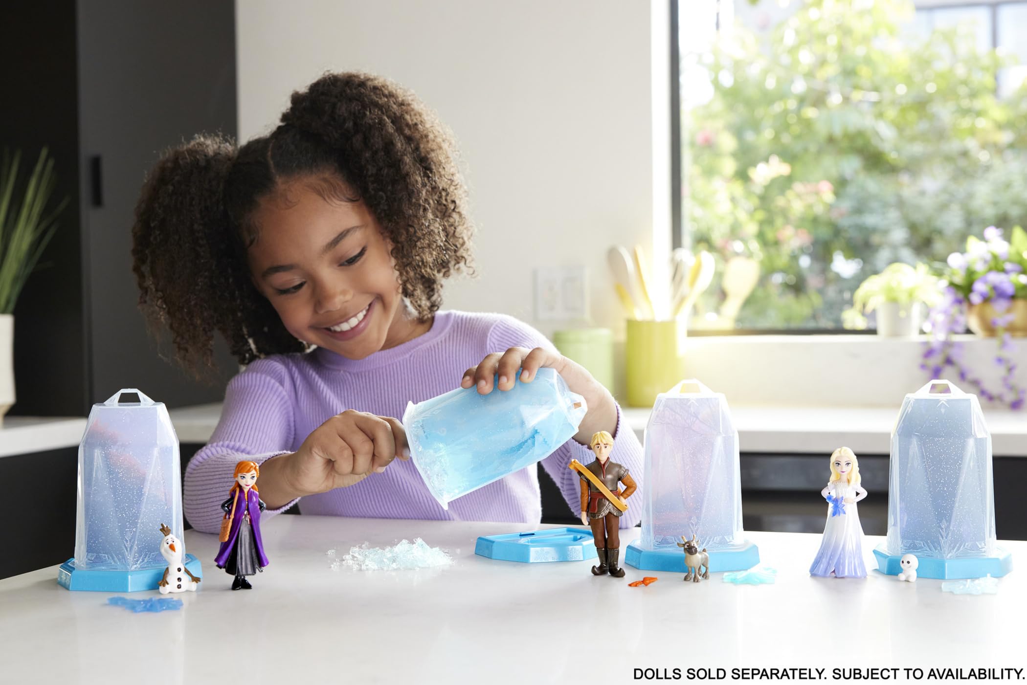 Mattel Disney Frozen Squishy Ice gel close-up highlights sensory exploration during play