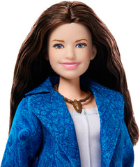 Mattel Disney Peter Pan and Wendy accessories include boots and necklace for enhanced storytelling.
