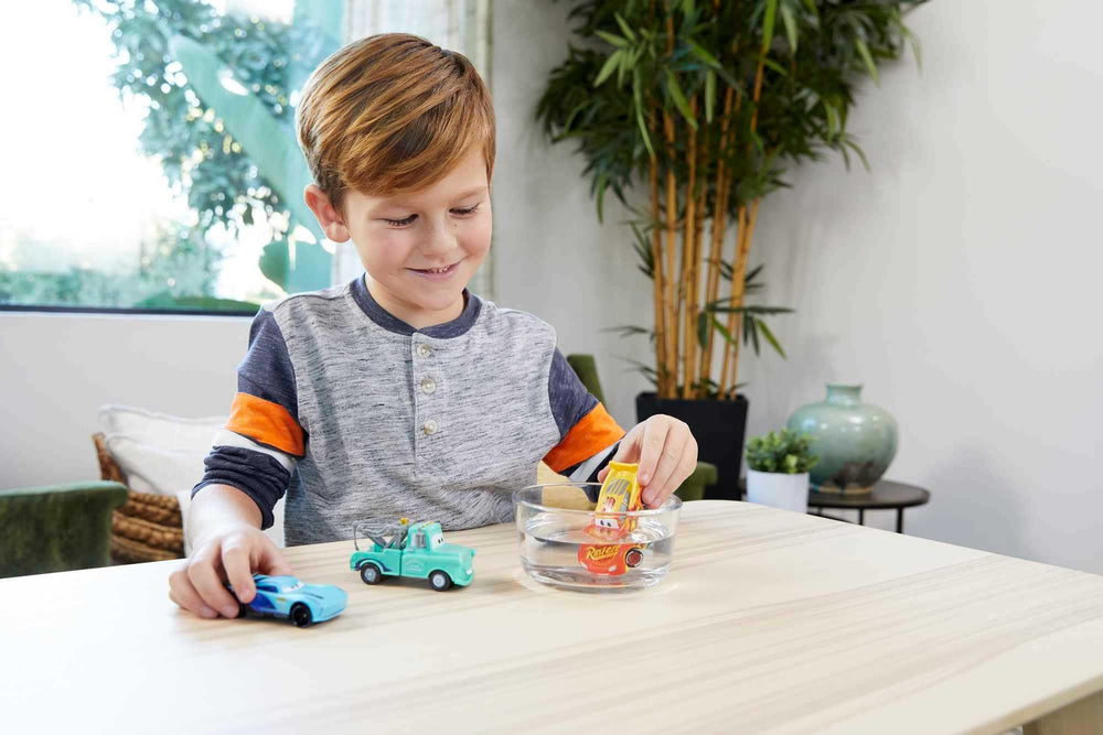 Mattel Disney Pixar Cars Color Changers warm water reveal shows new color pattern.