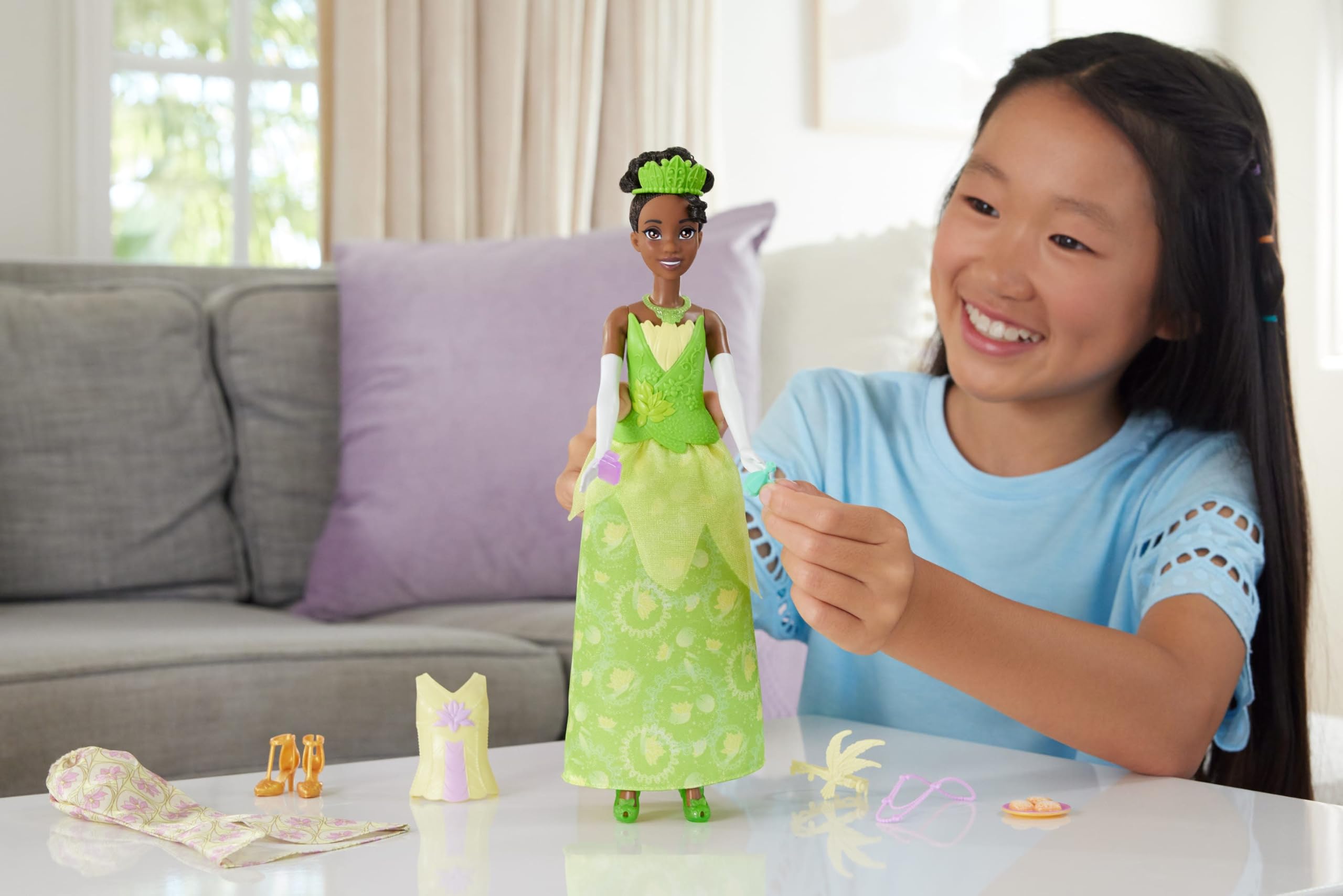 Mattel Disney Princess Tiana with snap-on bodices for quick outfit changes.