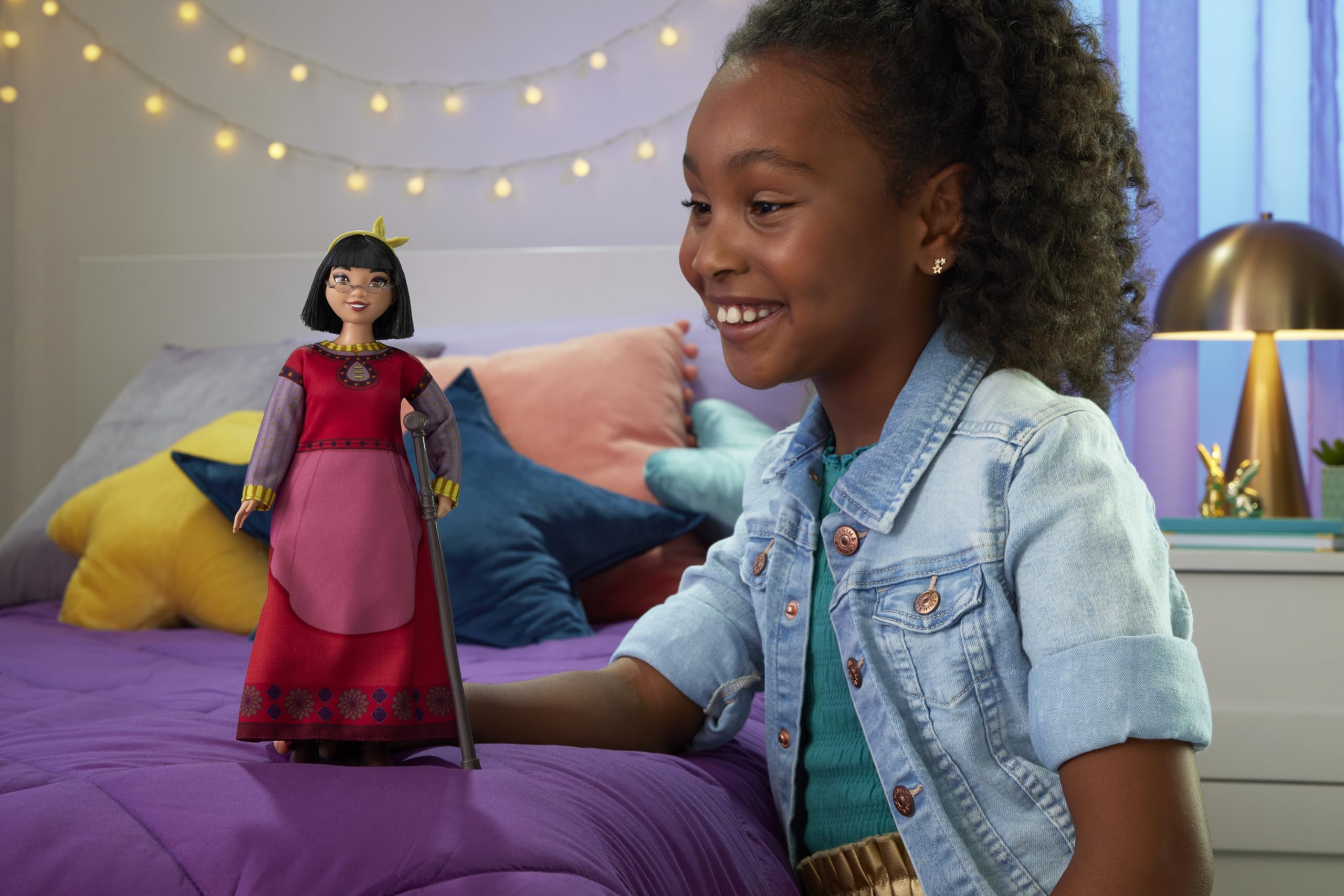Mattel Dahlia of Rosas removable dress image highlights fashion play possibilities.