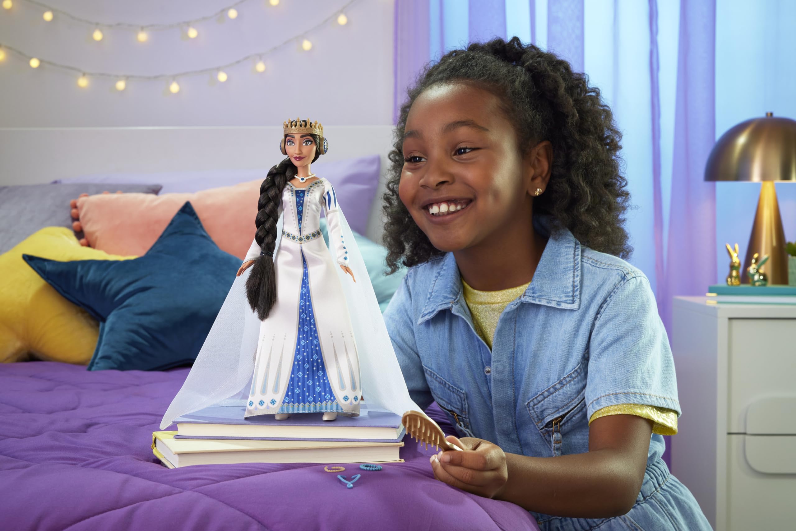 Queen Amaya with removable gown and crown for versatile play.