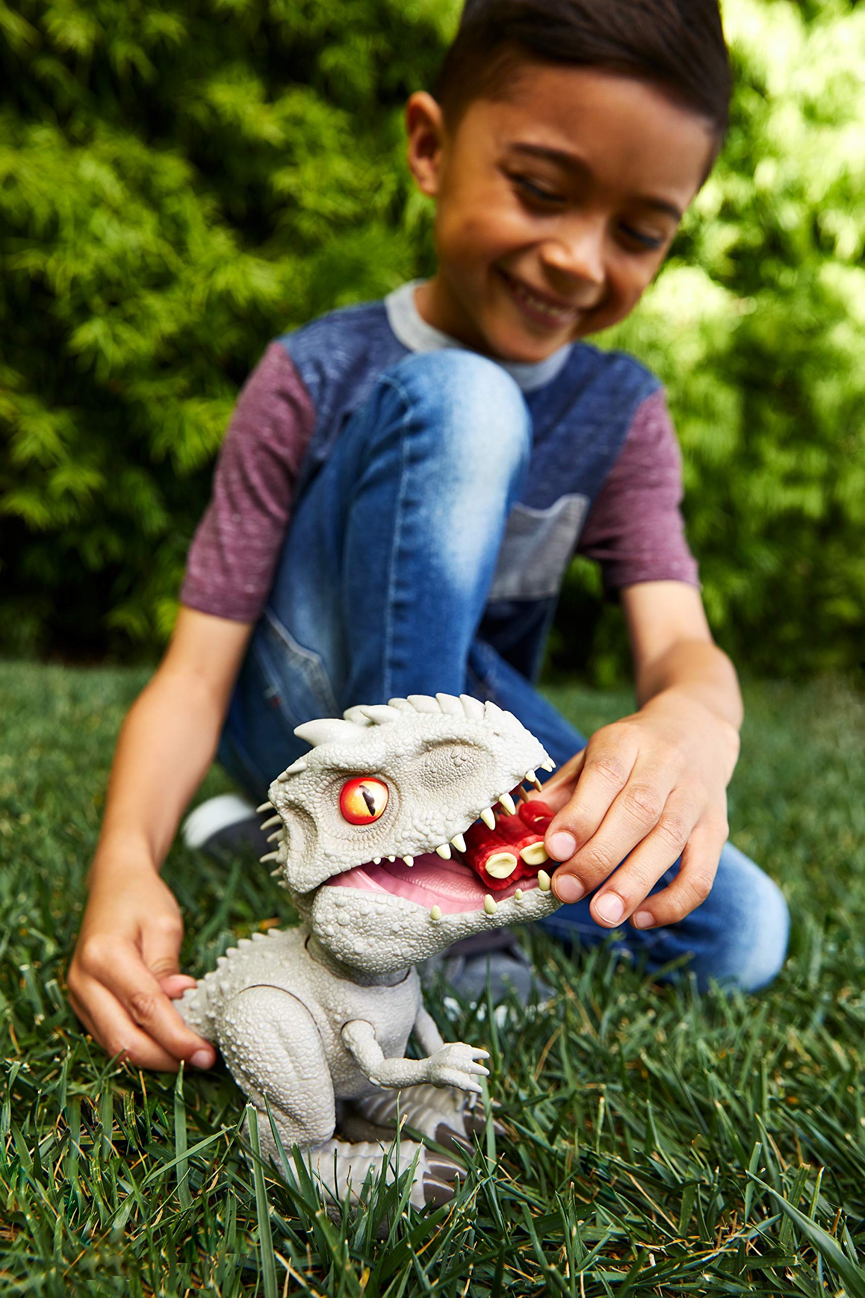 Mattel Indominus Rex bite reflex action for dynamic chomping play.