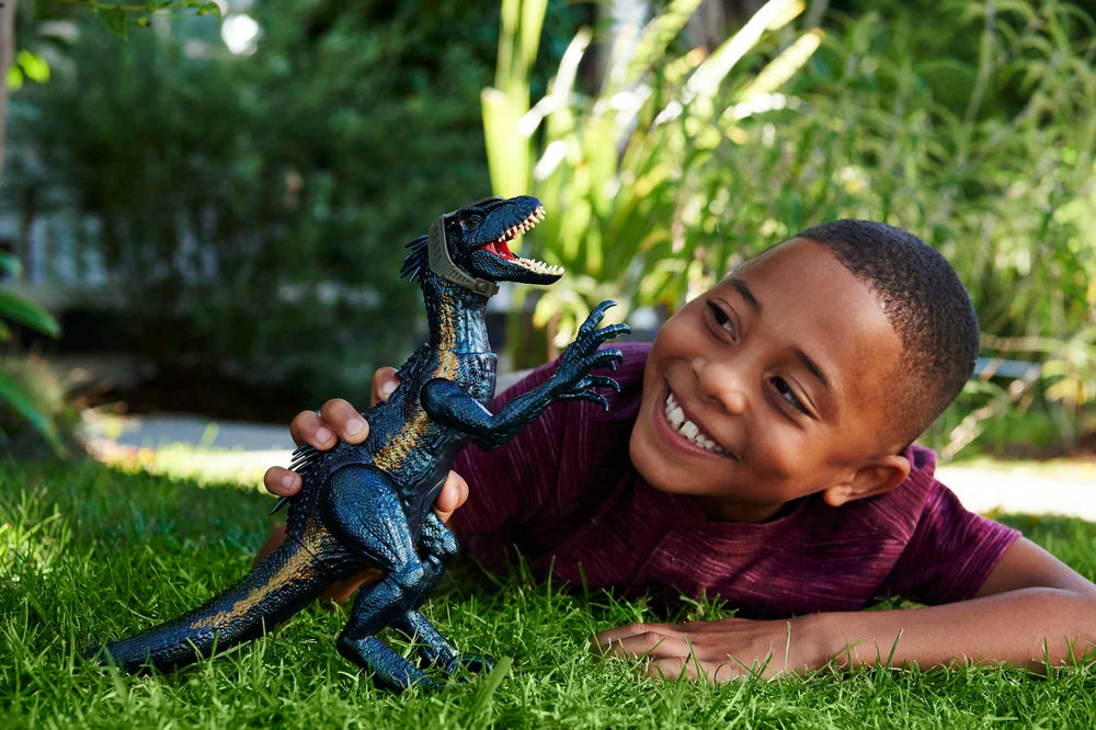 Mattel Indoraptor's dramatic attack features with chomp and glowing red eyes.
