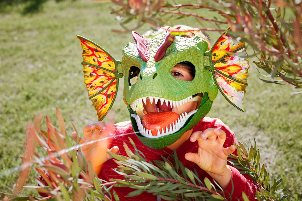Mattel Jurassic World Dilophosaurus mask with extendable frill for movie-style visuals.
