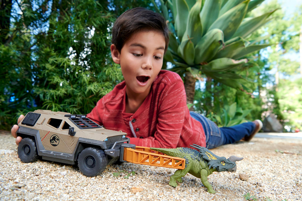 Mattel Jurassic World Einiosaurus with detachable claw for dramatic capture play