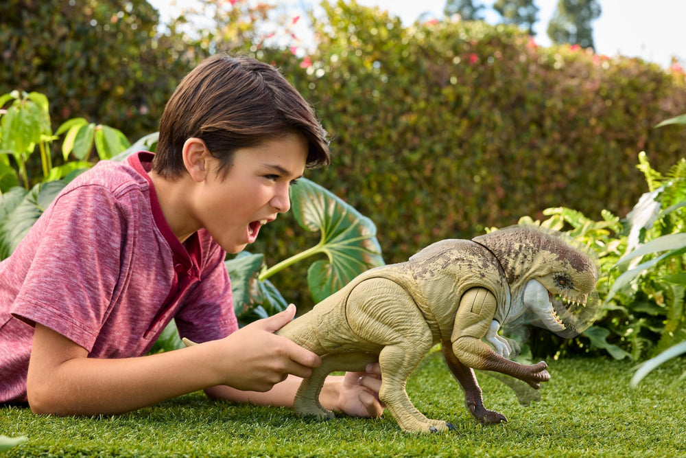 Close-up of Distortus Rex head with rumble action for action-packed scenes.
