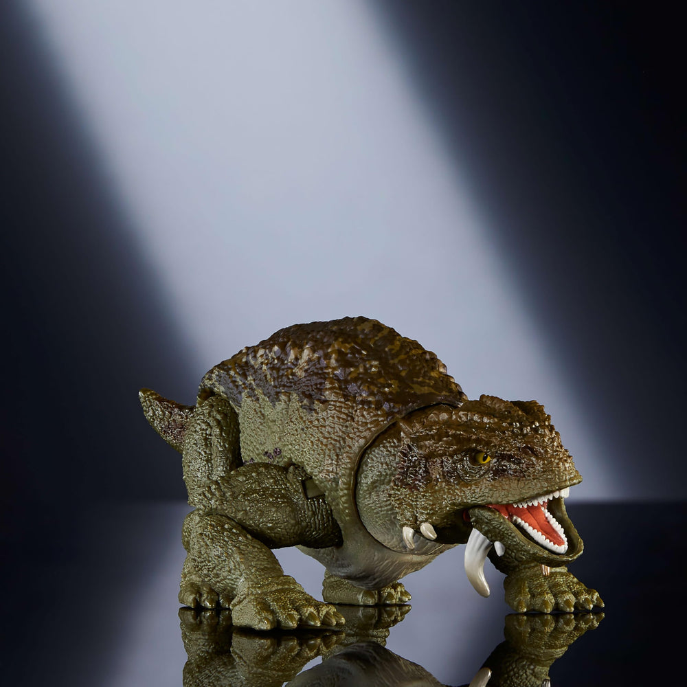 Removable tail enables versatile play setups for Scutosaurus.
