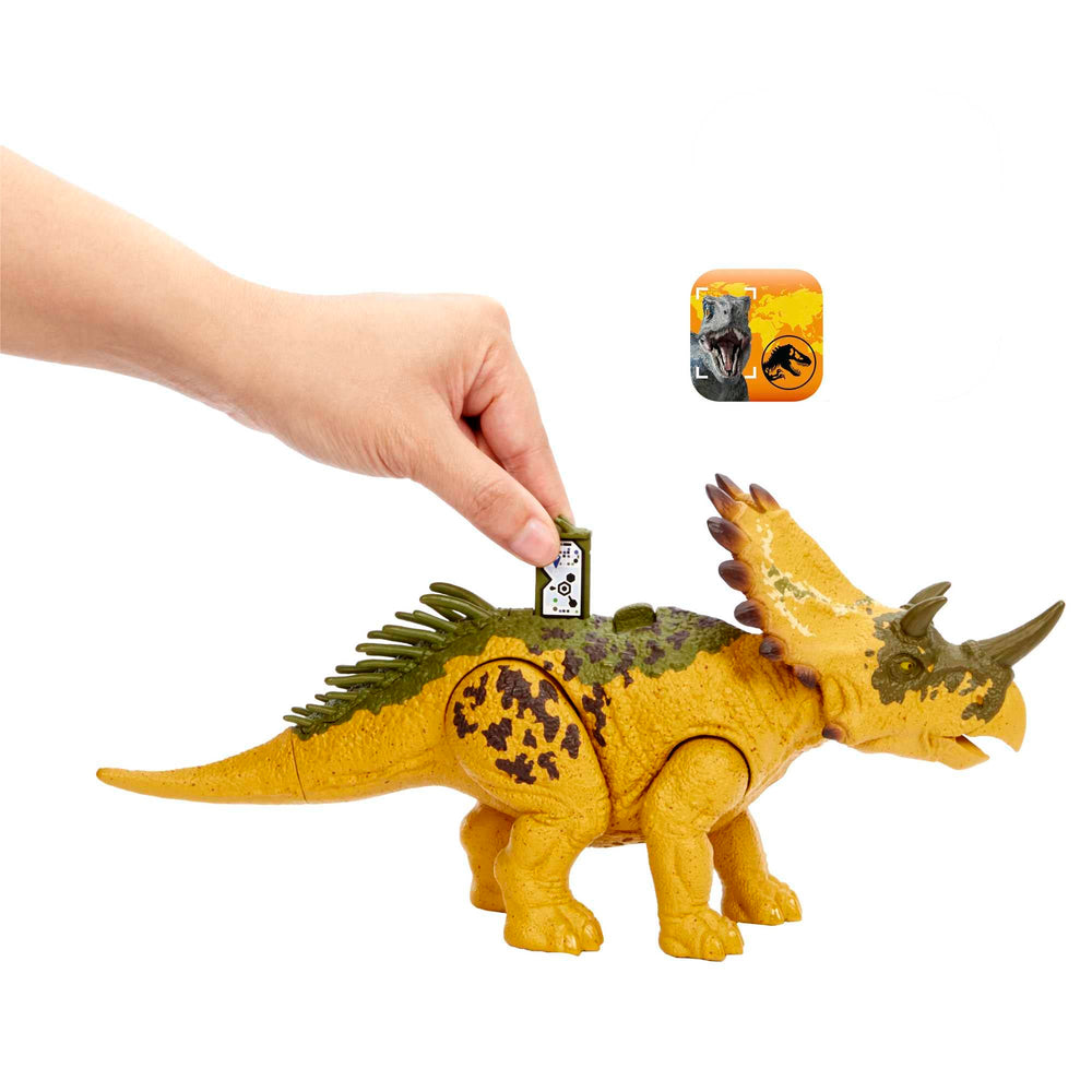 Mattel Jurassic World Wild Roar Regaliceratops measures 11 inches long for display and play.