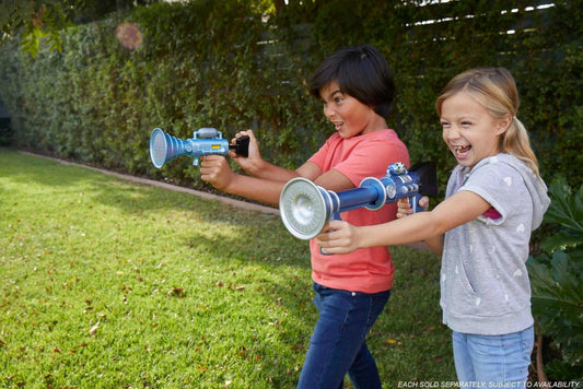 Mattel Minions Tiny Toot Blaster plunger action detail enables varied fart sounds