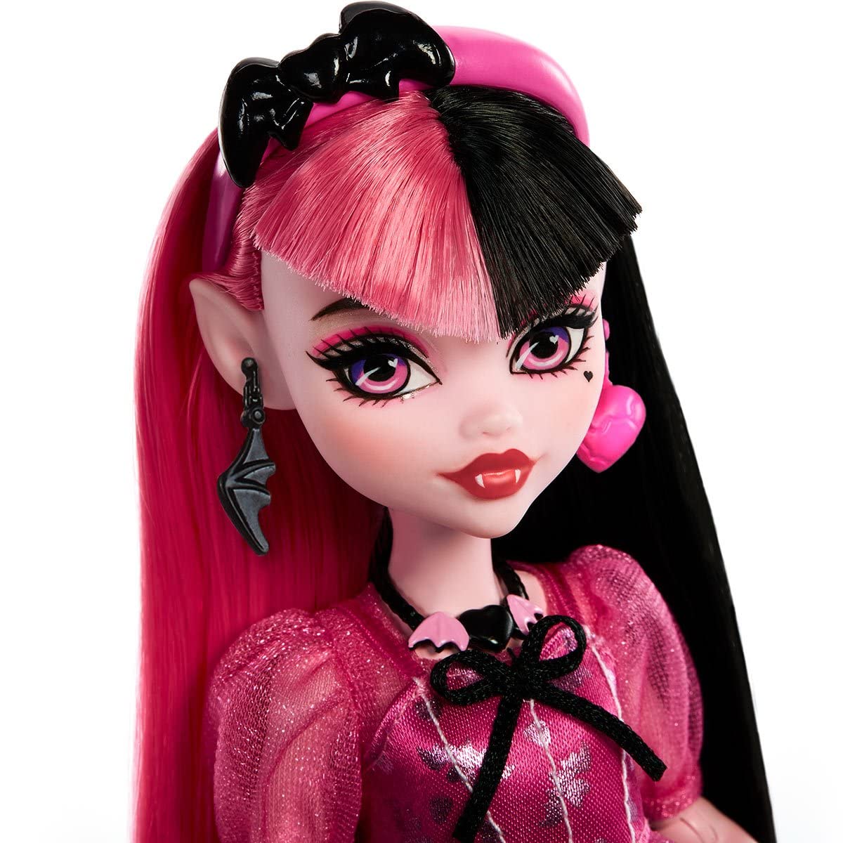 Mattel Monster High Draculaura coffin backpack highlights storage and collectible styling.