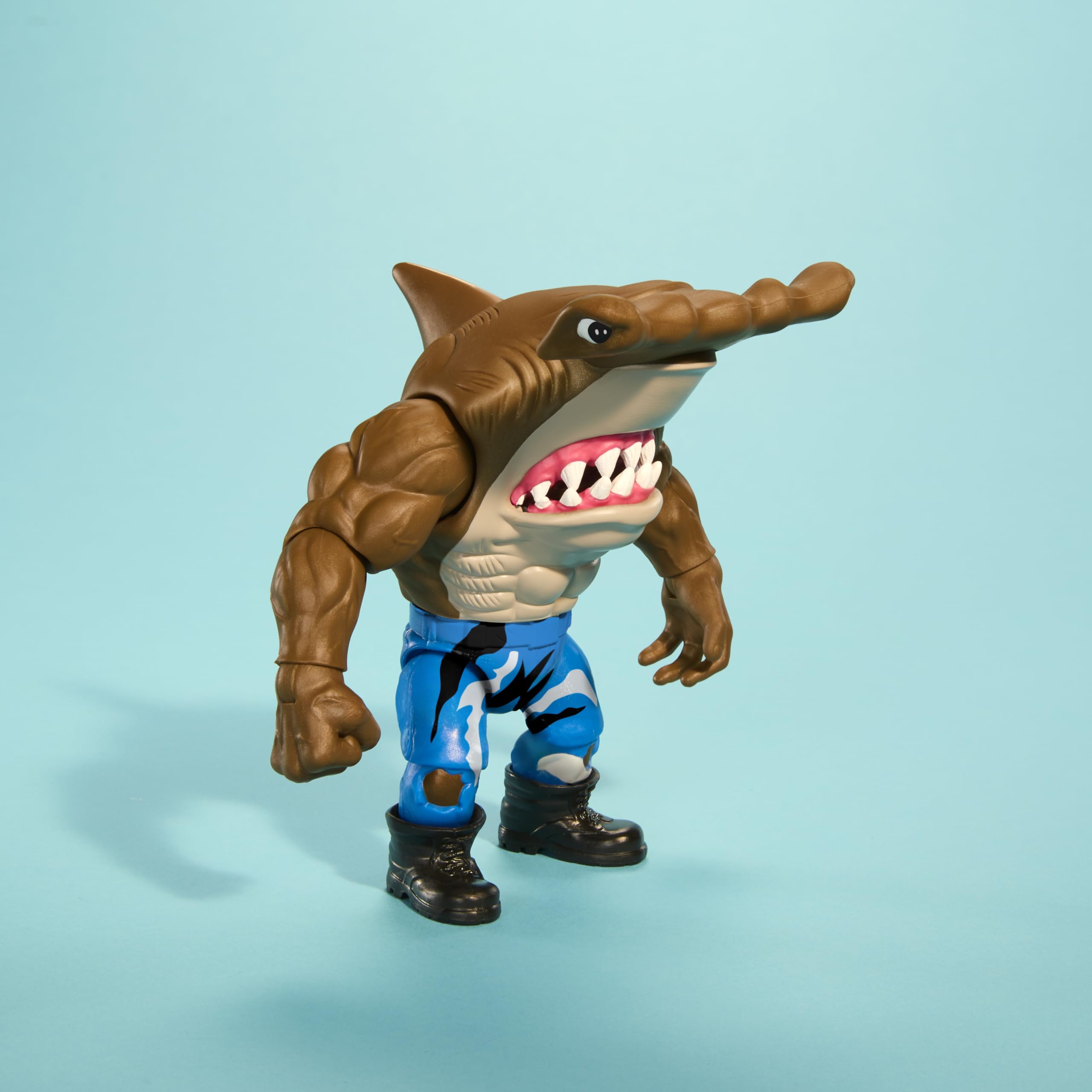 Mattel Street Sharks Jab head-butt action enables dramatic attack poses.
