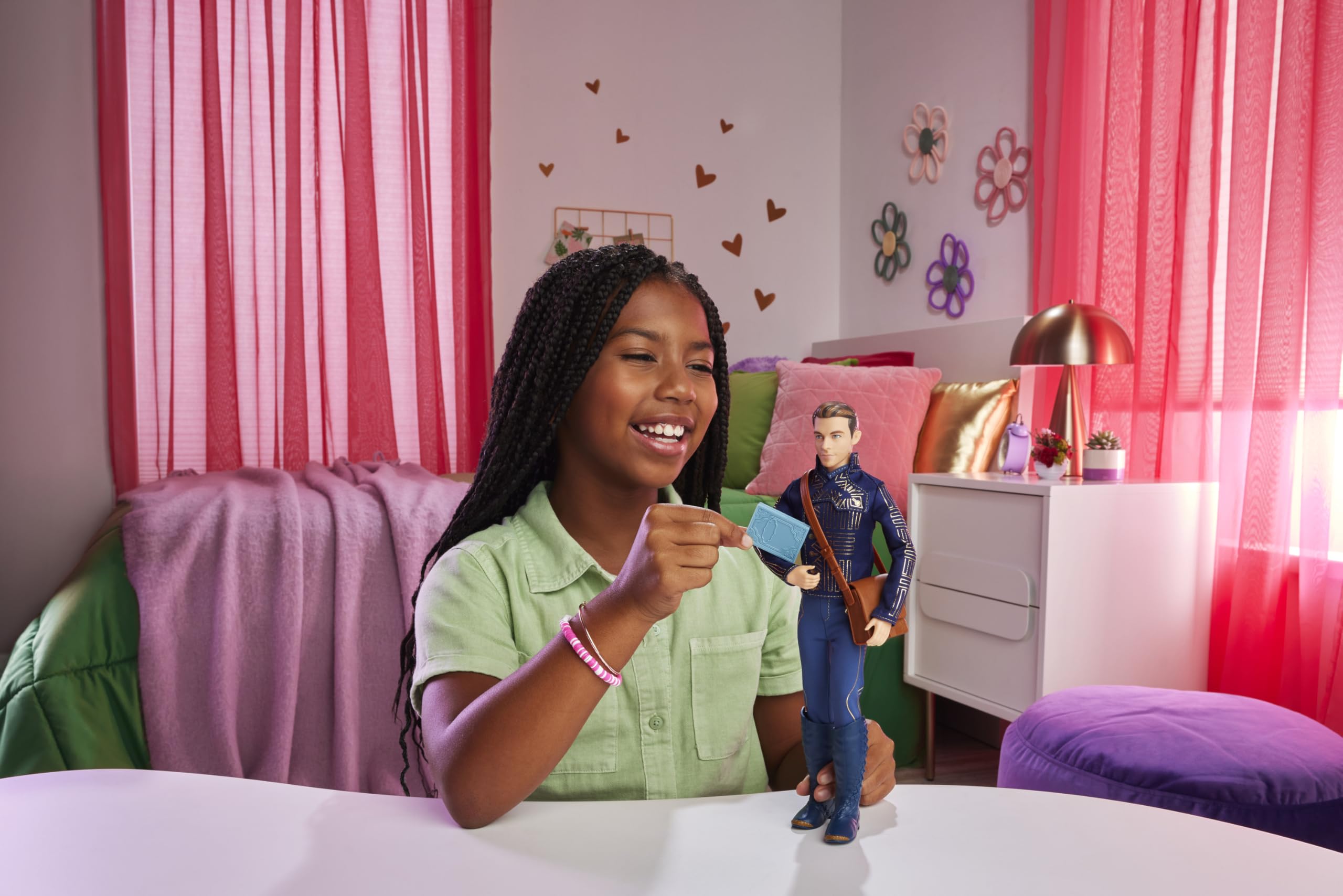 Mattel Wicked Fiyero removable school jacket highlights versatile styling options.