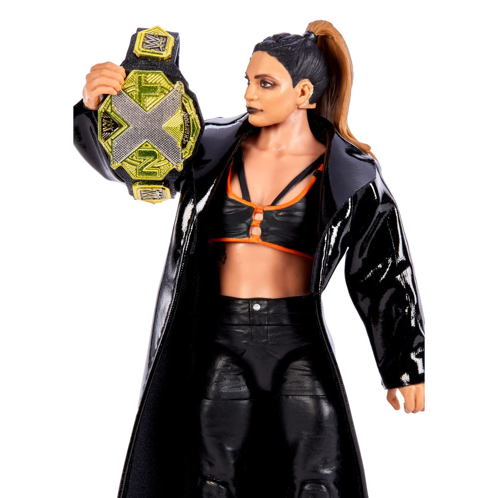 Iconic accessories with Raquel Gonzalez figure for authentic scenes.