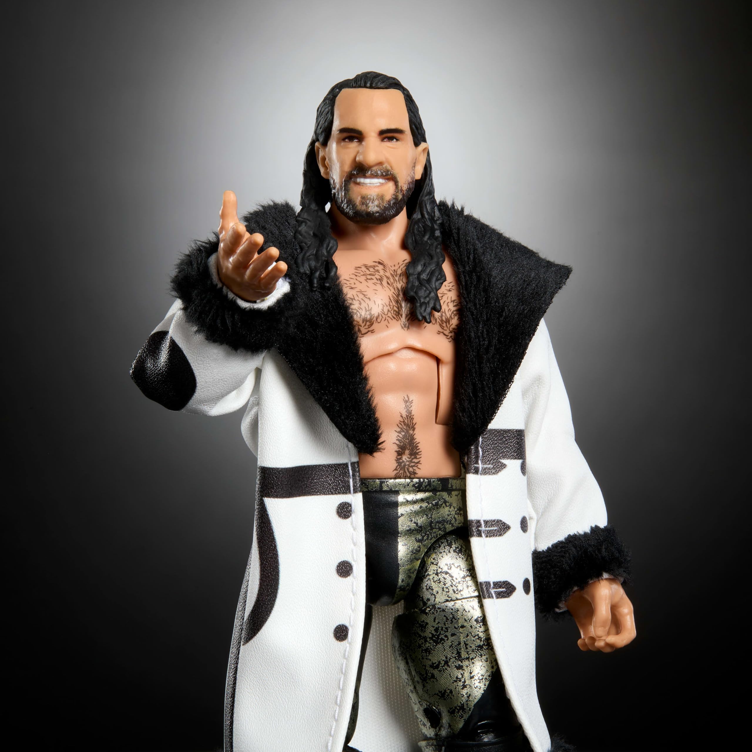 Figure with 25 articulation points enables dynamic signature moves.