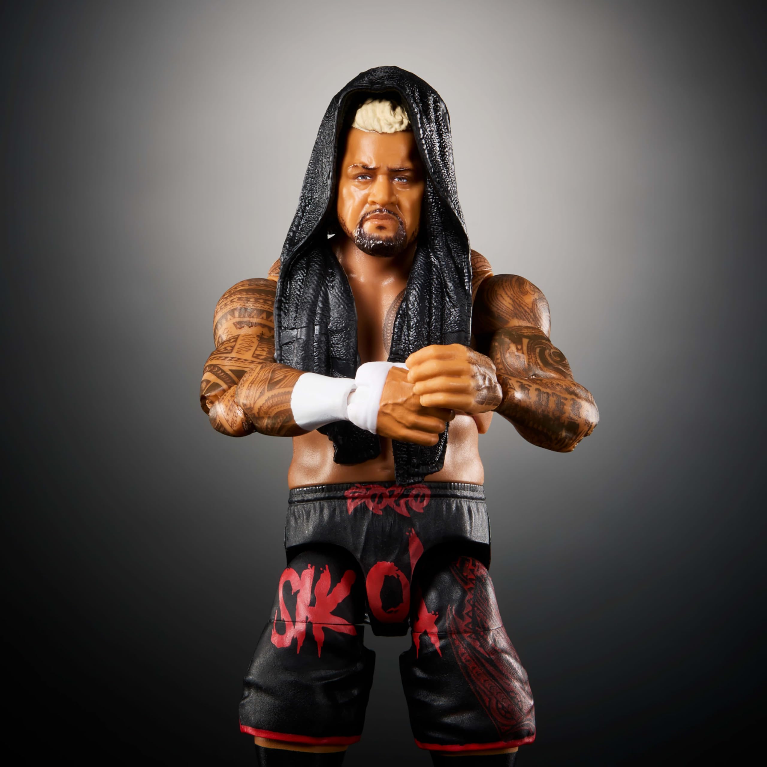 Mattel WWE Solo Sikoa ring gear faithfully reproduced for authentic styling.