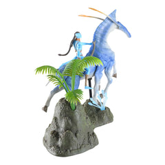 McFarlane Toys Avatar Tsu'tey and Direhorse interaction in action