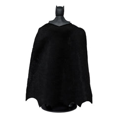 McFarlane Toys Batman alternate hands enable varied poses.