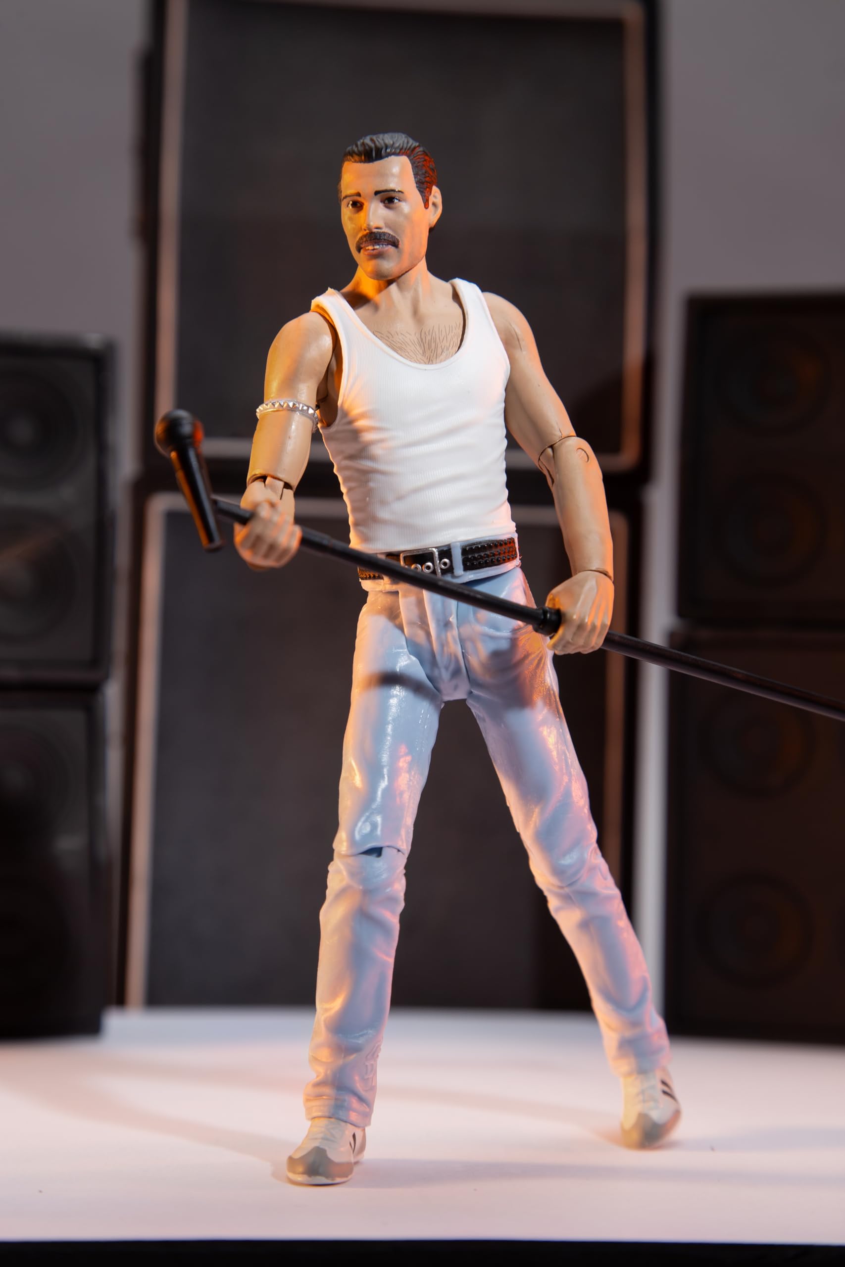 McFarlane Toys Music Maniacs Rock Freddie Mercury articulation points for posing