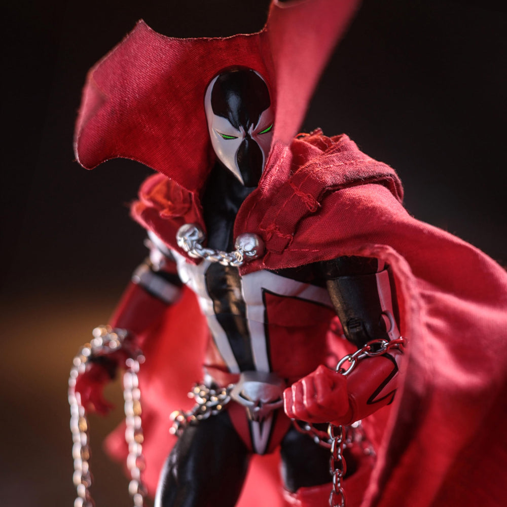 McFarlane Toys Spawn Elite Edition collectible art card complements your display.