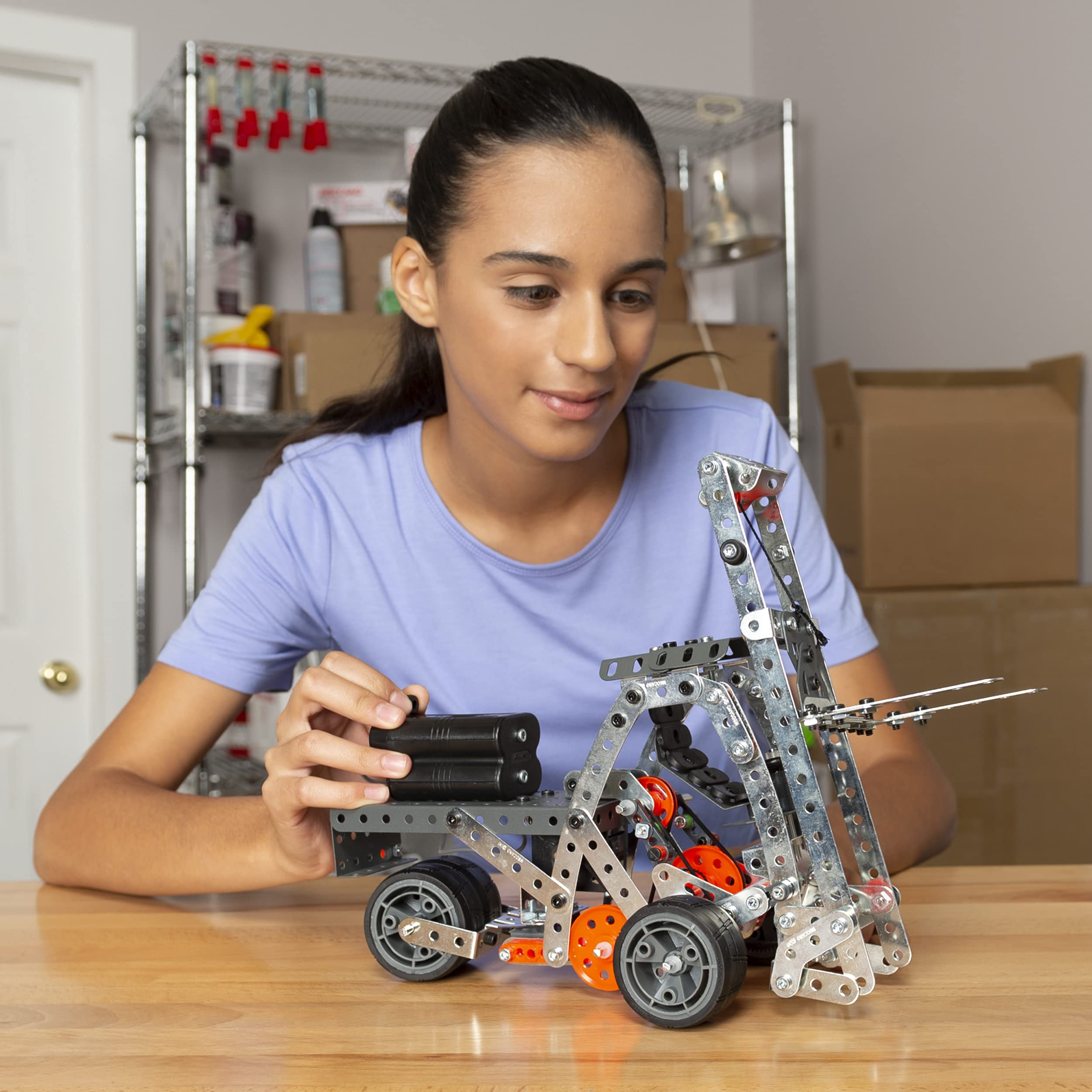 Meccano 638 pieces invite endless builds and creative reconfigurations.