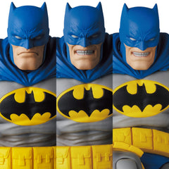 Medicom MAFEX poseable display stand enables stable posing.