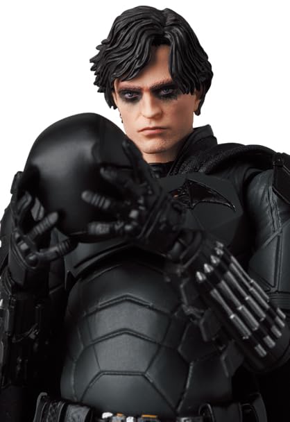 Medicom Toy Batman 2022 MAFEX masked heads for varied display moods