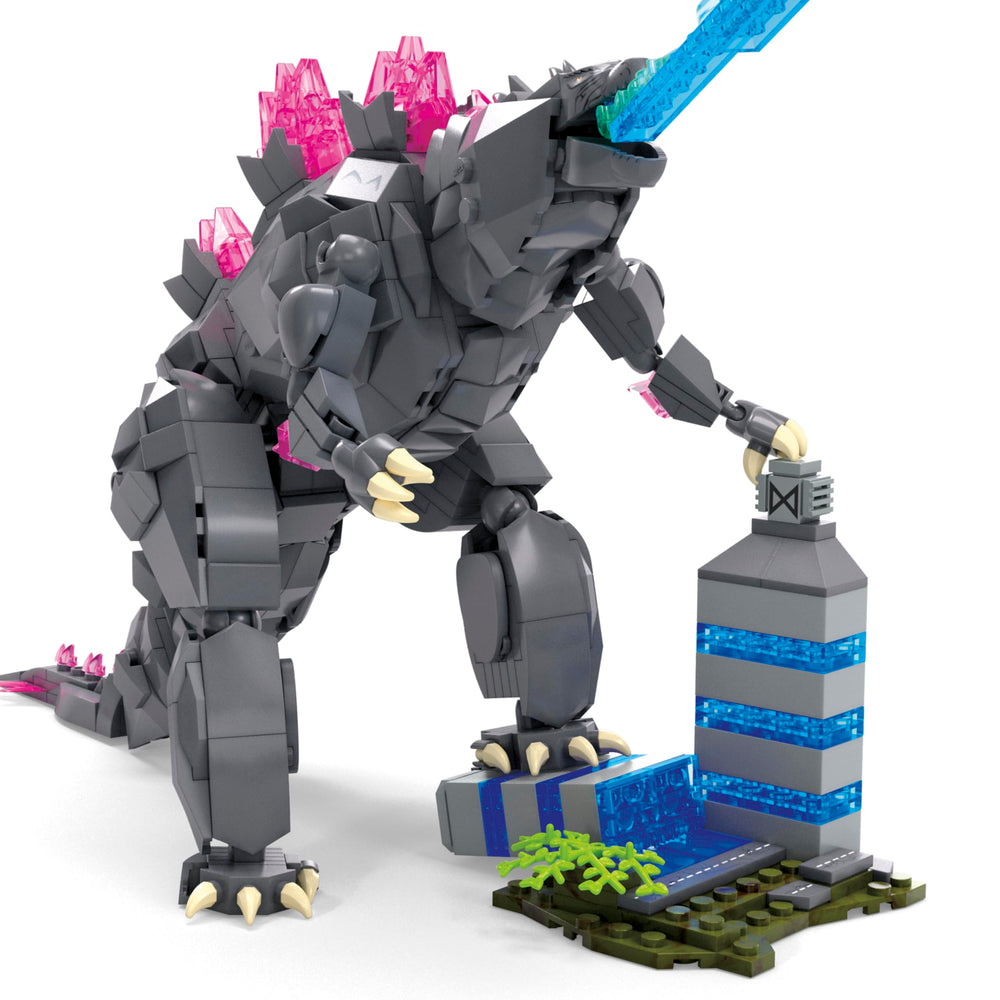 543-piece kit offers satisfying assembly and sturdy display.