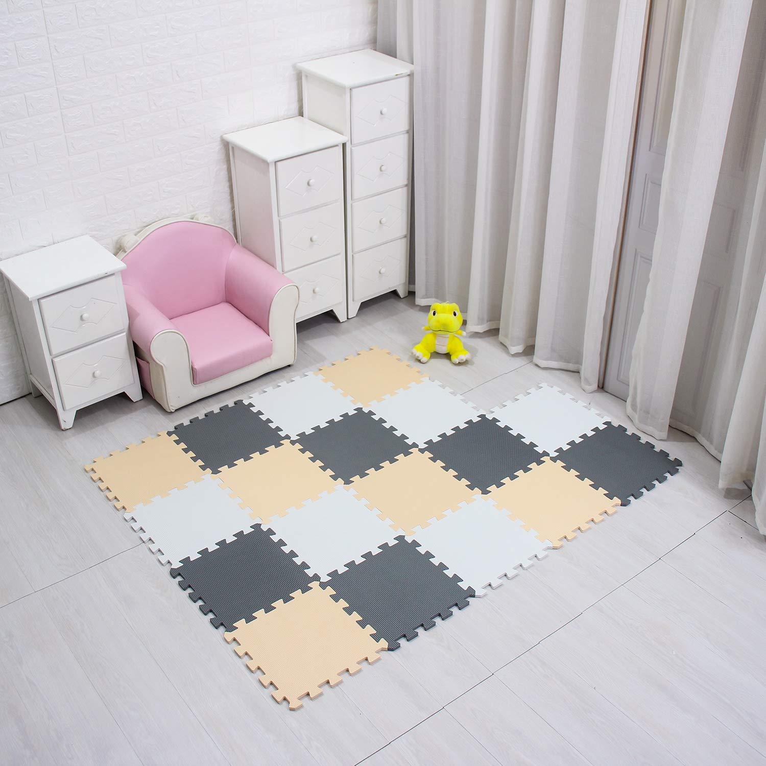 Meiqicool play mat protects floors and cushions kids during play
