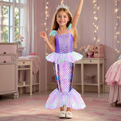 Meland princess cape adds royal flair for imaginative storytelling.