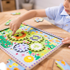 Melissa & Doug Cause-and-effect motion from spinning gears