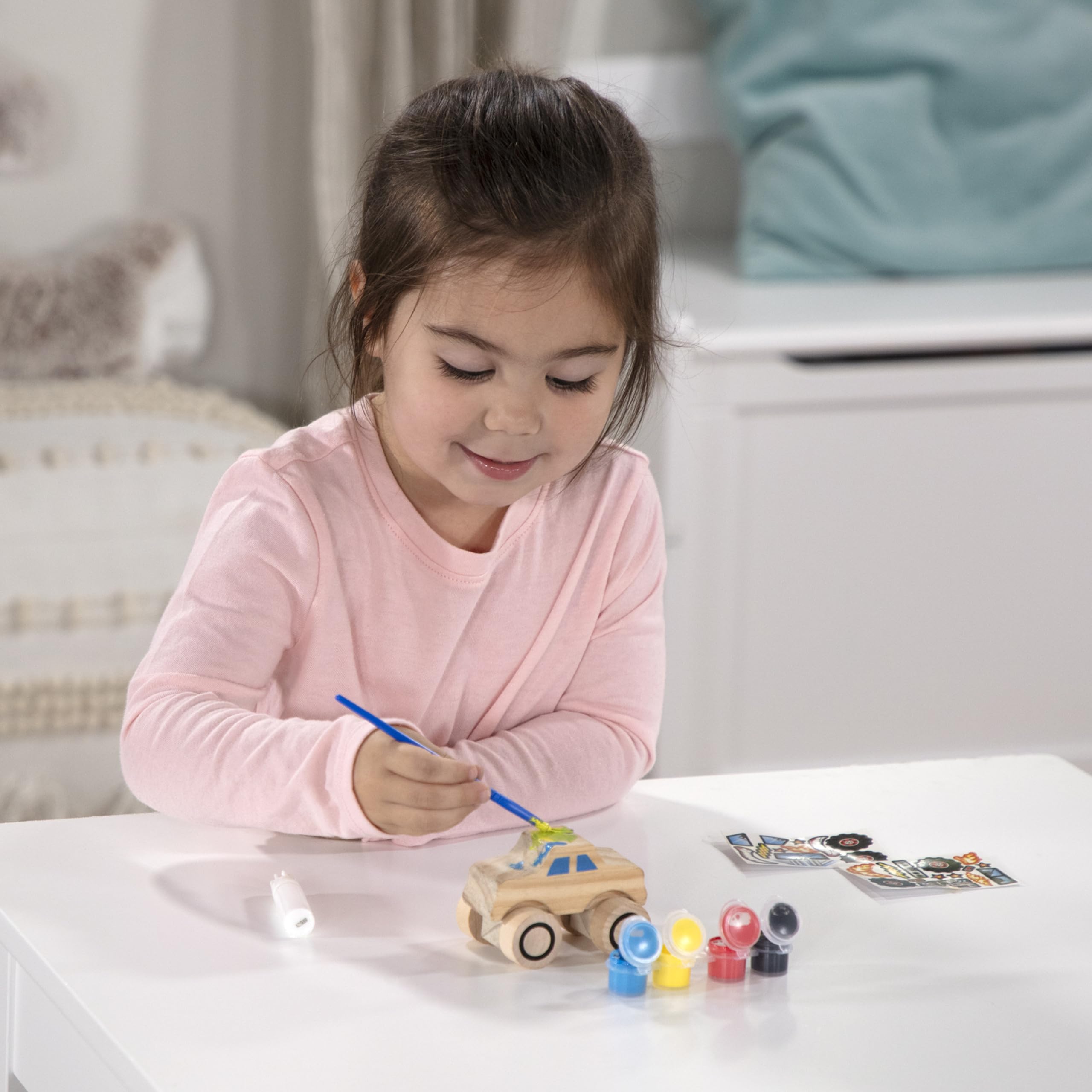 Party-ready Melissa & Doug Monster Truck fosters group crafting and celebration moments.