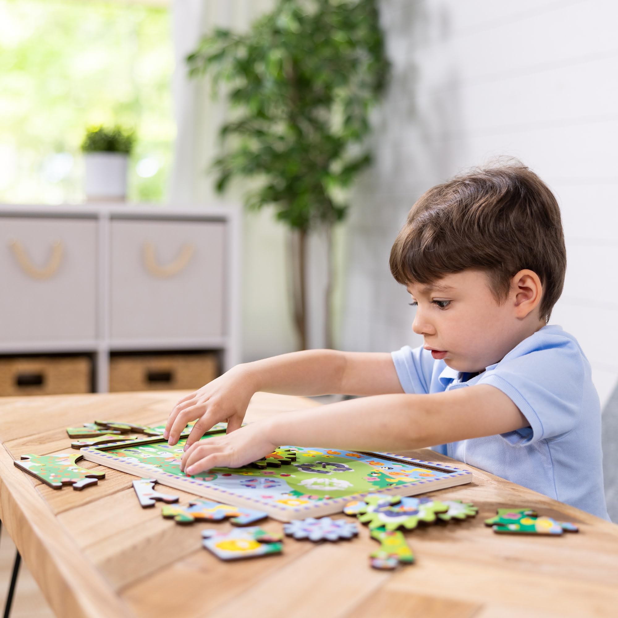 Melissa & Doug Fine motor development through gear play