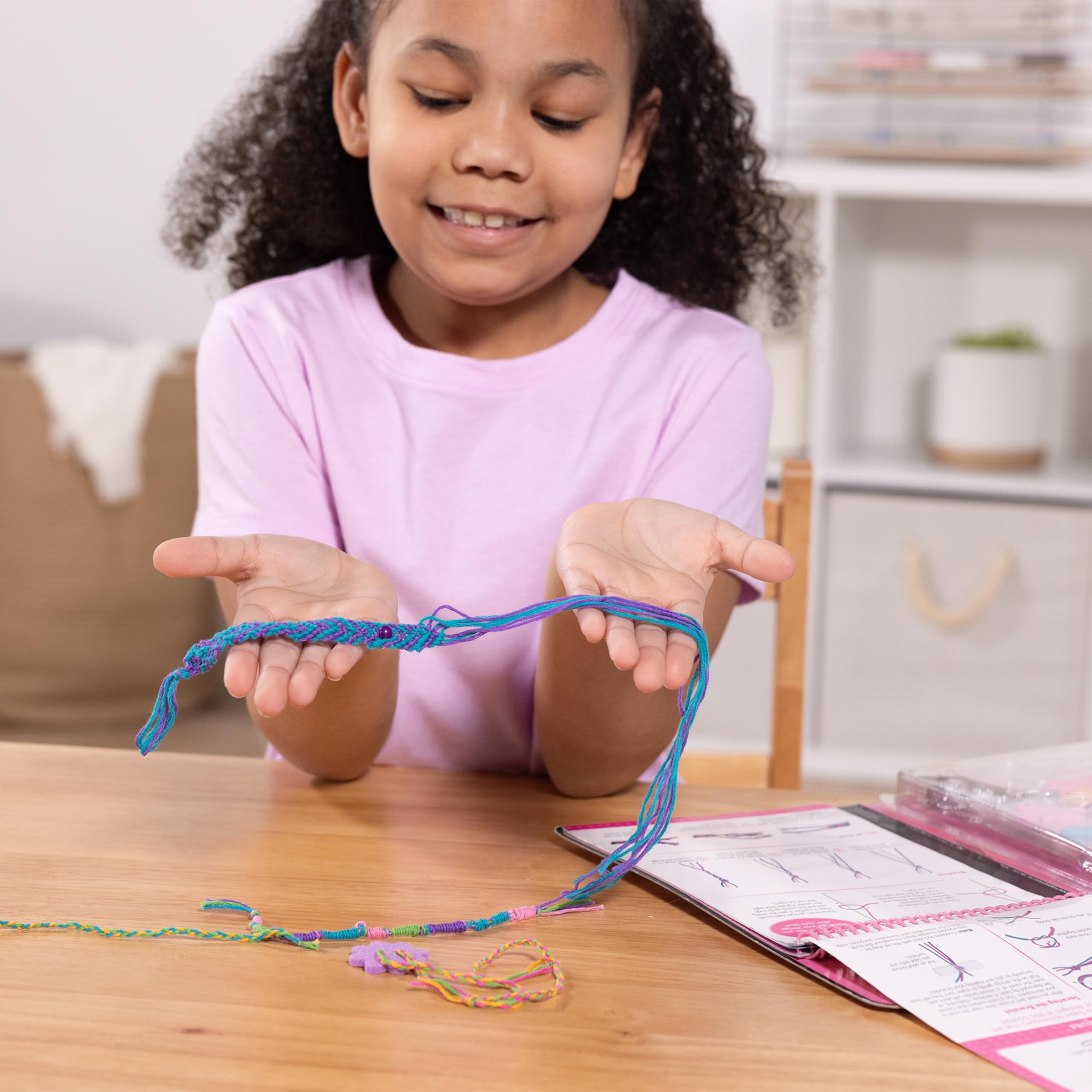 Melissa & Doug On the Go step-by-step instruction cards guide beginners.