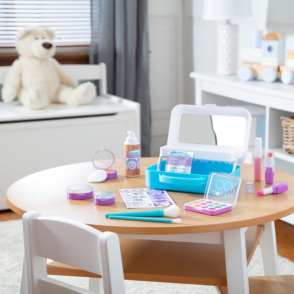 Melissa & Doug Love Your Look reusable activity card for guided play.