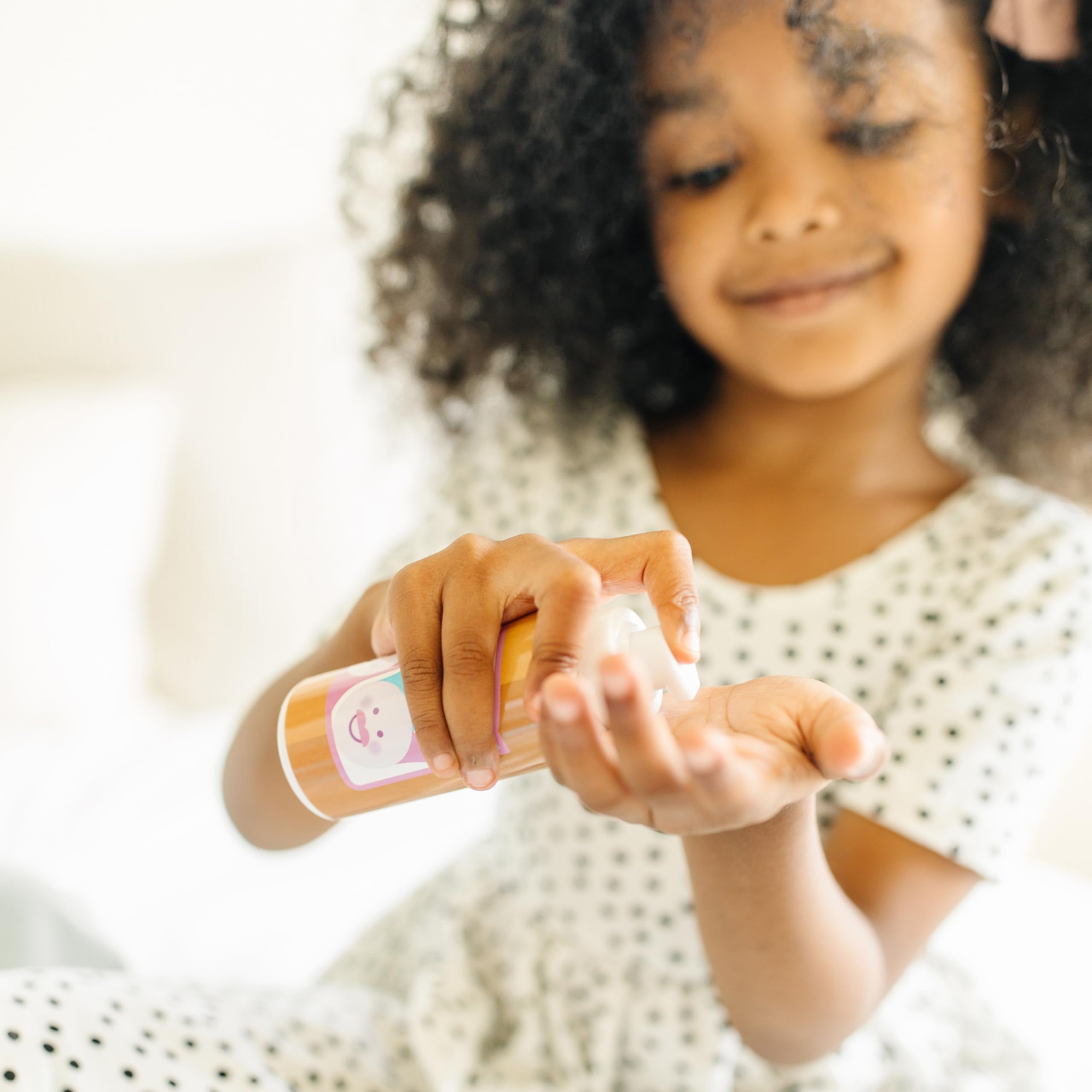 Melissa & Doug Love Your Look wipes in resealable pouch for quick cleanups.